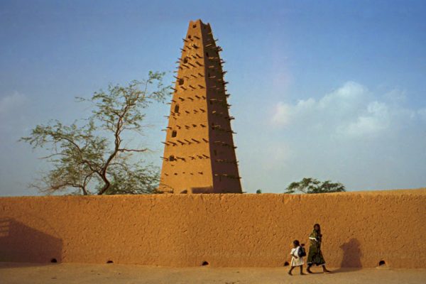 1997_277-9A_Agadez_mosque_cropped